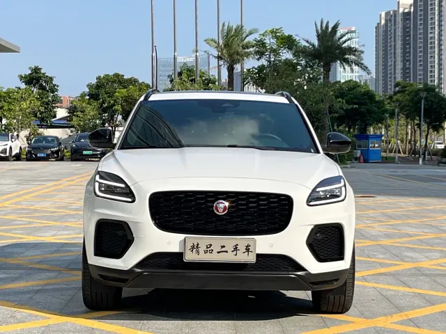Jaguar E-PACE — Фото автомобиля 2