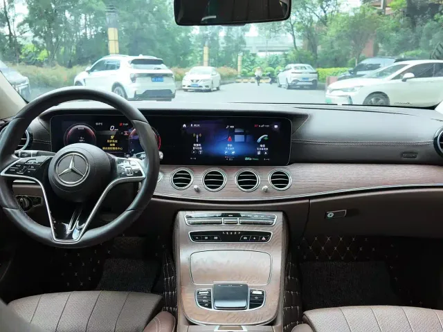 Mercedes-Benz E-Class — Фото автомобиля 6