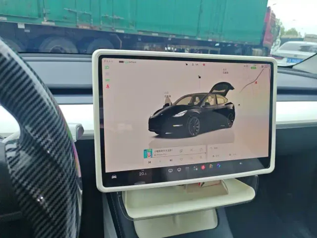 Tesla Model Y — Фото автомобиля 7
