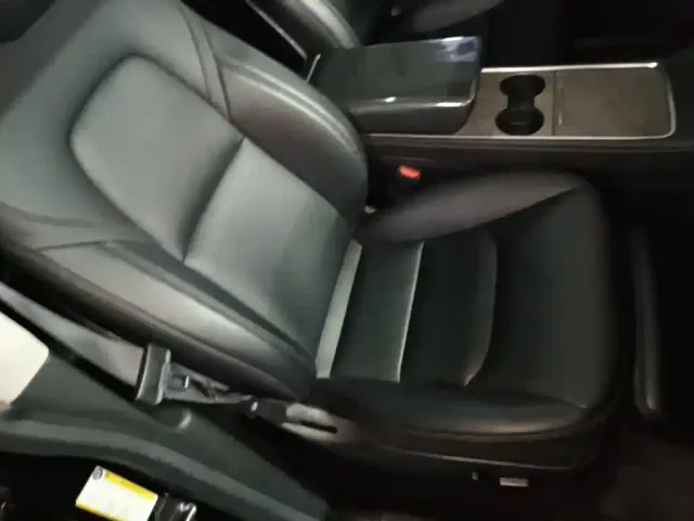 Tesla Model Y — Фото автомобиля 24