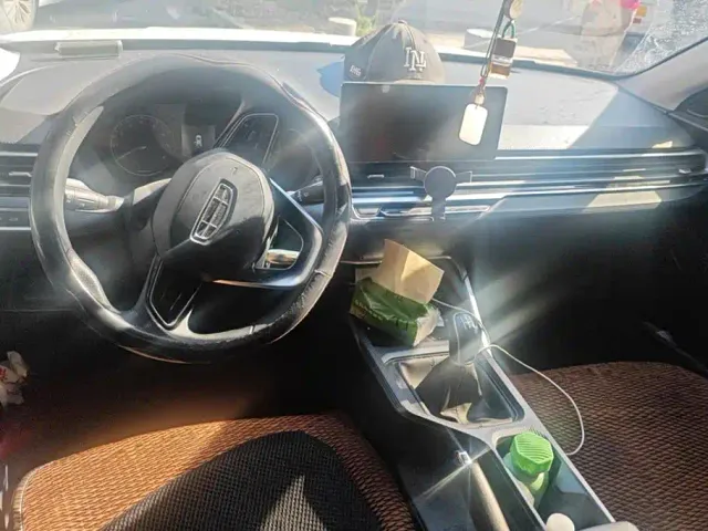 Geely Emgrand — Фото автомобиля 12
