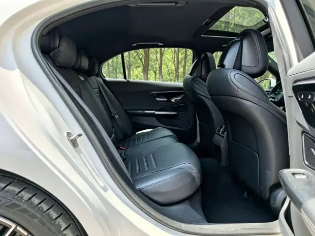 Mercedes-Benz C-Class — Фото автомобиля 12