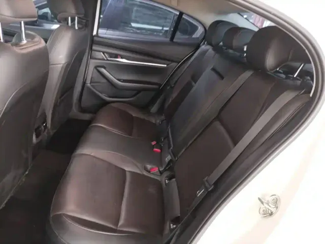 Mazda Axela — Фото автомобиля 16