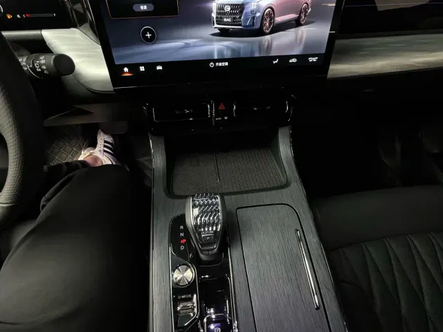 GAC Trumpchi GS8 — Фото автомобиля 20