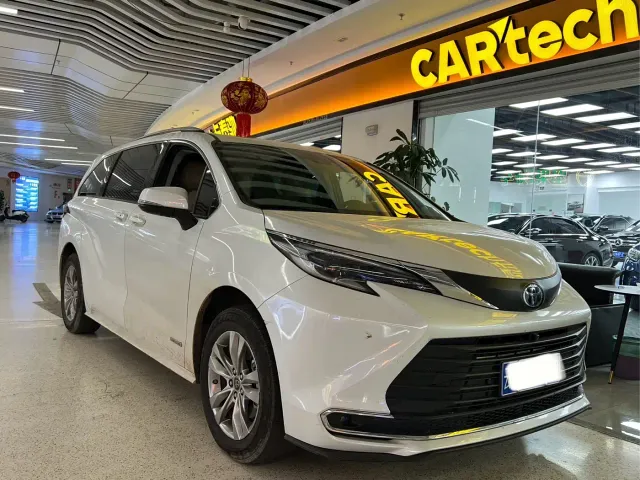 Toyota Sienna — Фото автомобиля 3