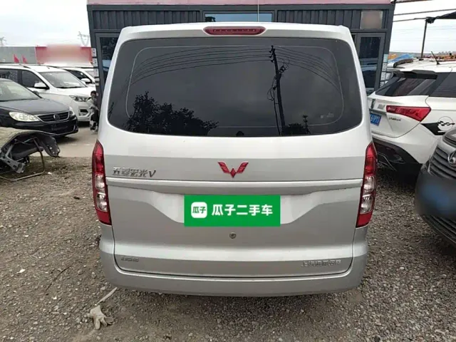 Wuling Hongguang V — Фото автомобиля 3