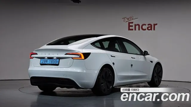 Фотография автомобиля — Tesla Model 3