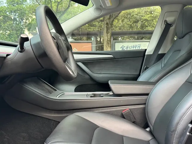 Tesla Model Y — Фото автомобиля 7