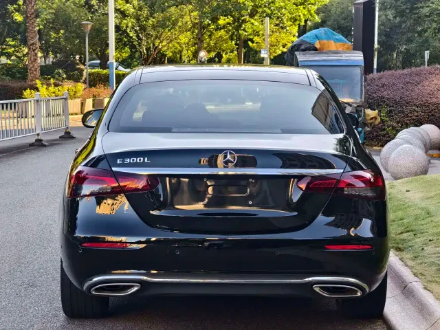 Mercedes-Benz E-Class — Фото автомобиля 6