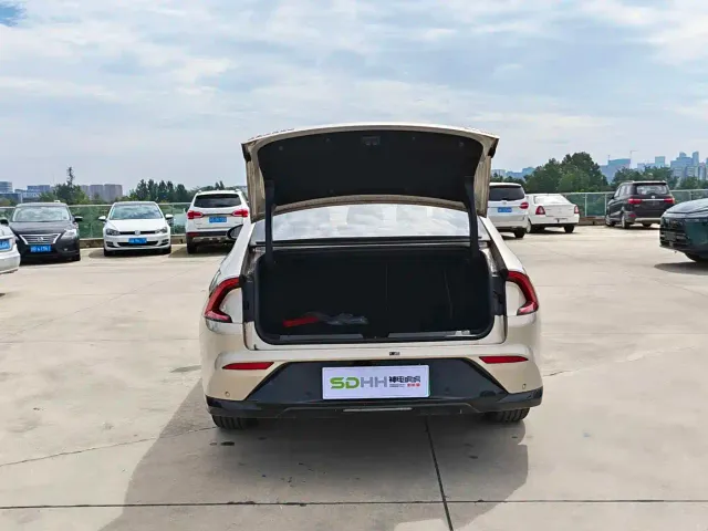 Wuling Starlight — Фото автомобиля 14