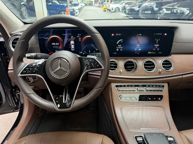 Mercedes-Benz E-Class — Фото автомобиля 13