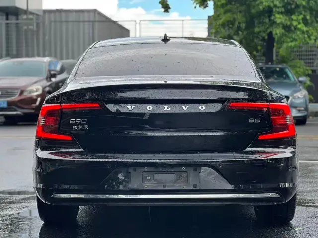 Volvo S90 — Фото автомобиля 9