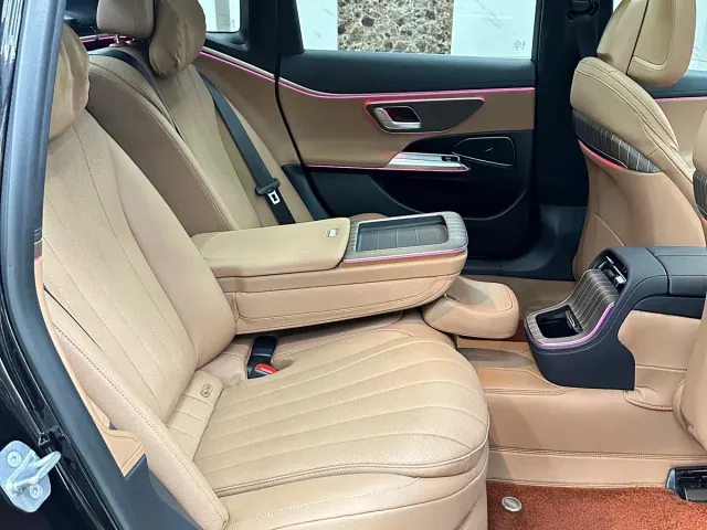 Mercedes-Benz E-Class — Фото автомобиля 11