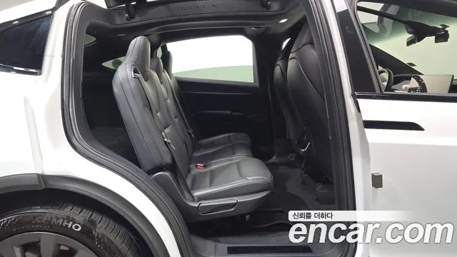 Tesla Model X — Фото автомобиля 12