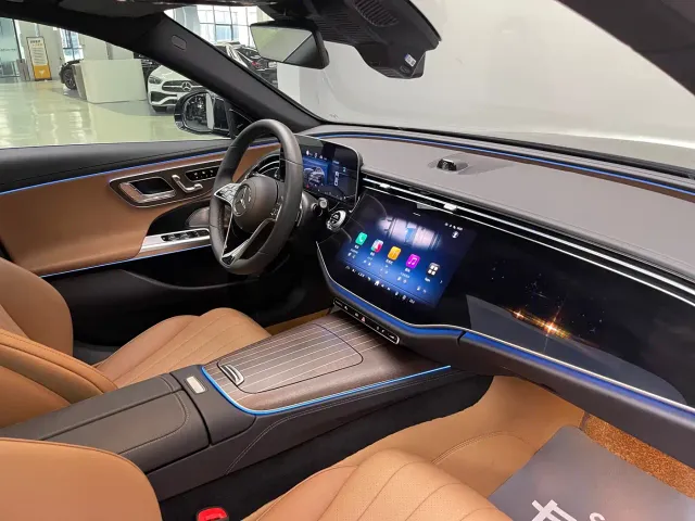 Mercedes-Benz E-Class — Фото автомобиля 23