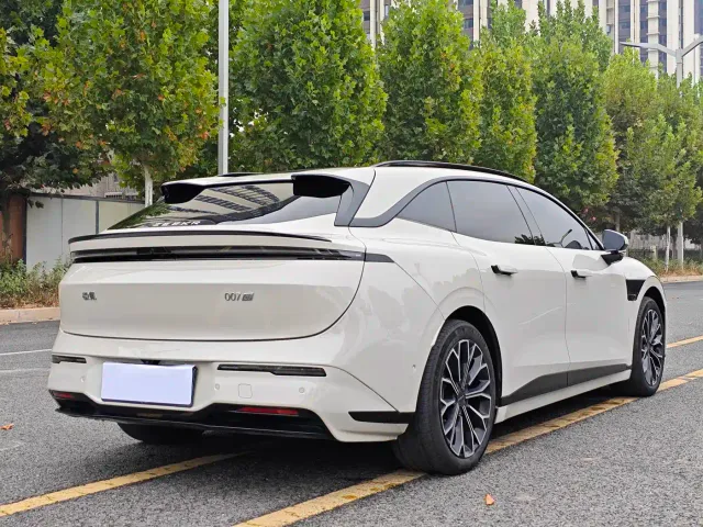 Zeekr 007 GT — Фото автомобиля 9