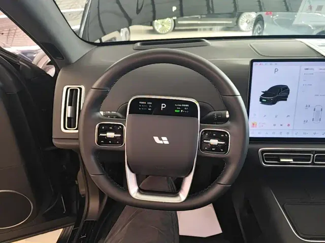 Li Auto L6 — Фото автомобиля 10