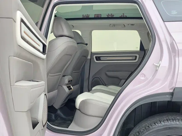 Geely Geely ICON 2026 Chocolate 1.5TD Pure Edition — Фото автомобиля 8