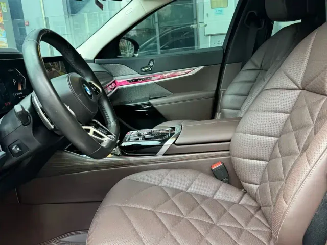 BMW 7 Series — Фото автомобиля 6