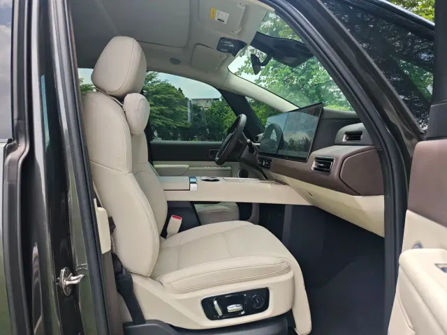 Li Auto MEGA — Фото автомобиля 8