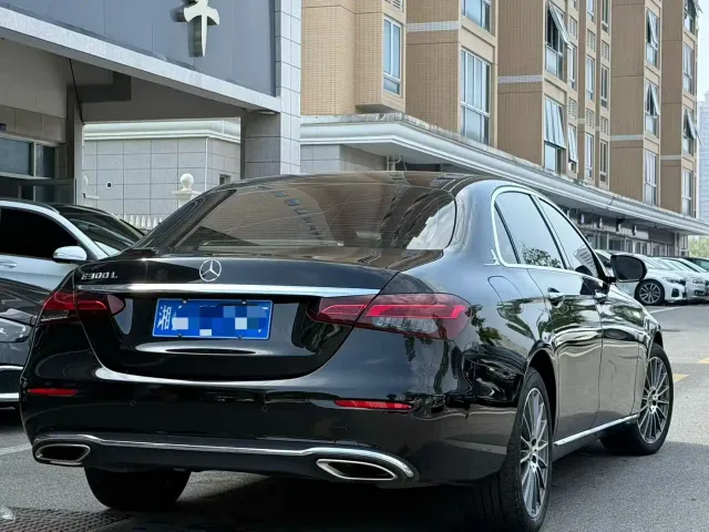 Mercedes-Benz E-Class — Фото автомобиля 9