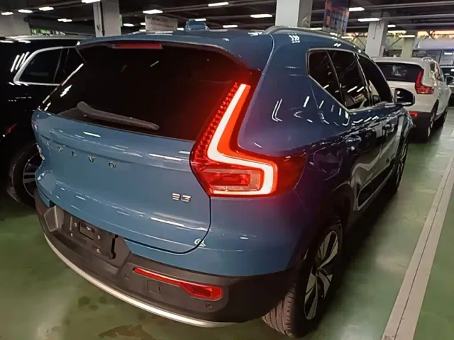 Volvo XC40 — Фото автомобиля 6