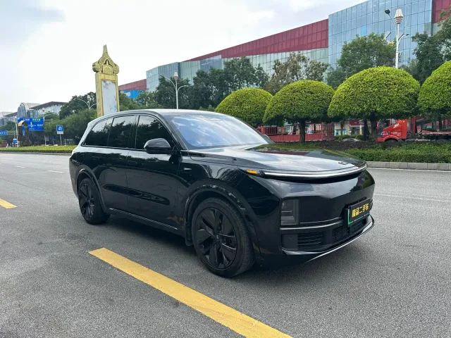 Li Auto L8 — Фото автомобиля 3