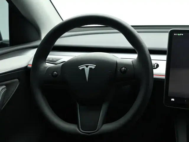 Tesla Model Y — Фото автомобиля 16