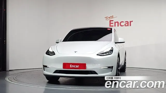 Tesla Model Y — Фото автомобиля 3