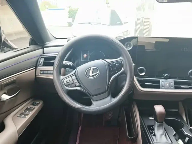 Lexus ES — Фото автомобиля 10
