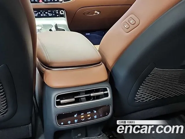 Genesis GV70 2.5T Бензин 2WD — Фото автомобиля 13
