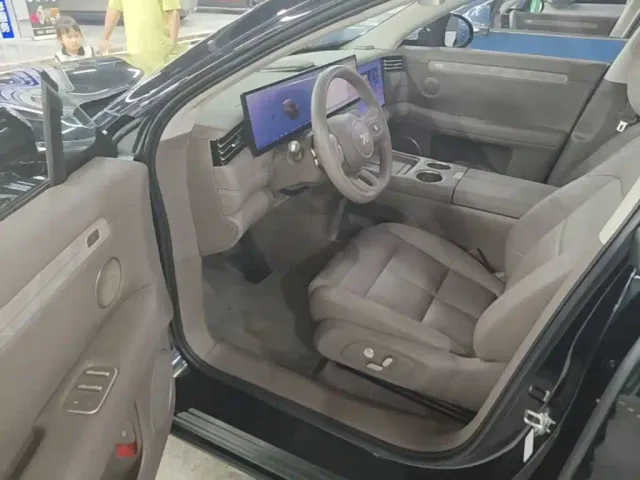 IM Motors LS6 — Фото автомобиля 20