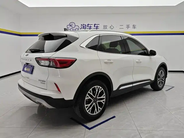 Ford Escape — Фото автомобиля 3
