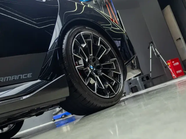 BMW M5 — Фото автомобиля 7
