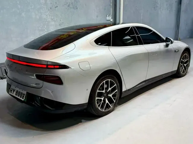 Xpeng P7 — Фото автомобиля 8