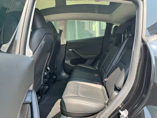 Tesla Model Y — Фото автомобиля 5
