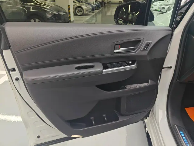Toyota Sienna — Фото автомобиля 8