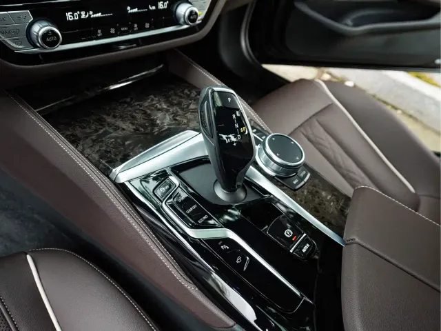 BMW 5 Series — Фото автомобиля 14