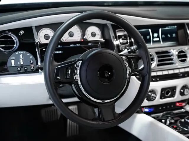 Rolls-Royce Wraith — Фото автомобиля 10