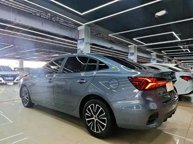 Roewe i5 — Фото автомобиля 4