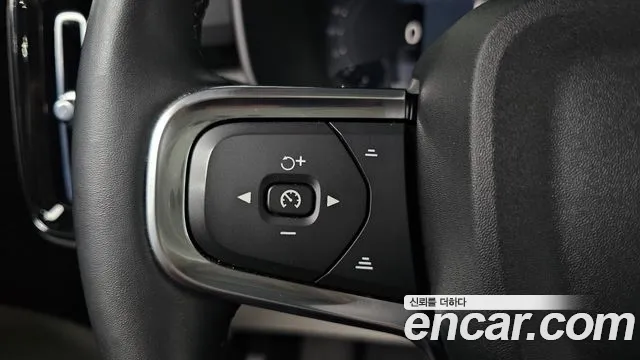 Volvo XC40 — Фото автомобиля 29