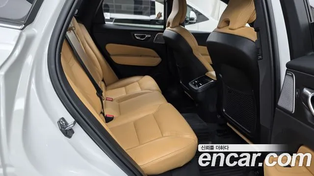 Вольво XC60 — Фото автомобиля 11