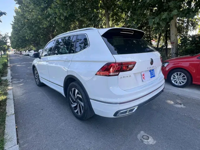 Volkswagen Tiguan L — Фото автомобиля 8