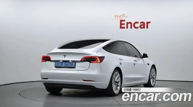 Tesla Model 3 — Фото автомобиля 2