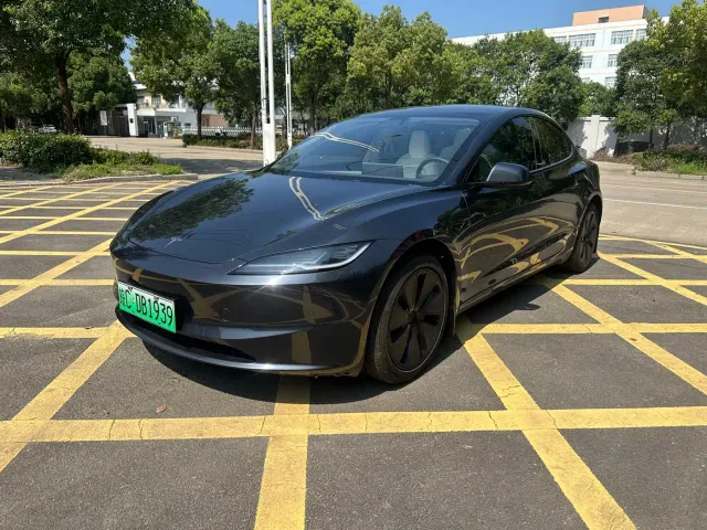 Фотография автомобиля — Tesla Model 3
