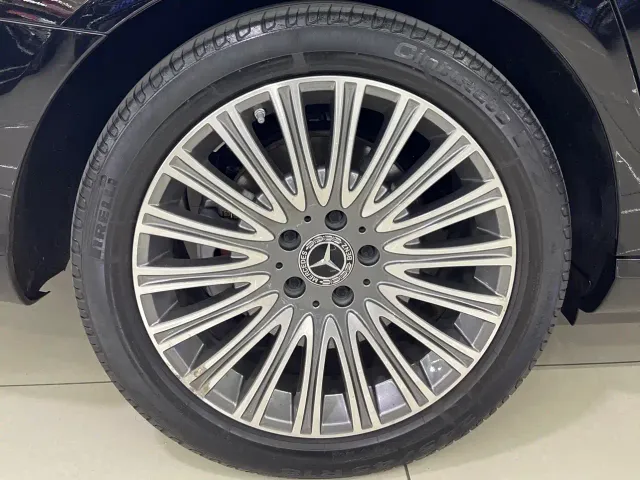Mercedes-Benz E-Class — Фото автомобиля 13