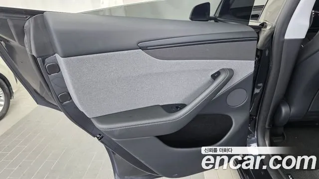 Tesla Model Y — Фото автомобиля 14