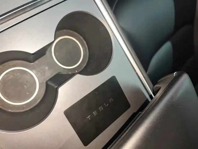 Tesla Model Y — Фото автомобиля 8