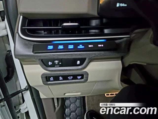 Kia Carnival Generation 4 — Фото автомобиля 20