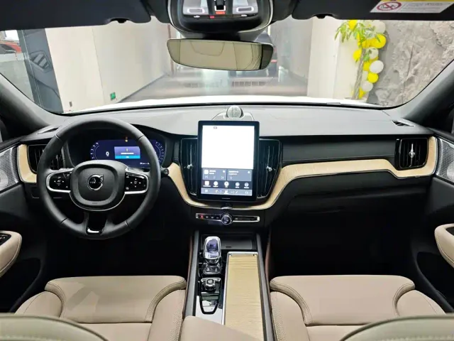 Volvo XC60 — Фото автомобиля 13